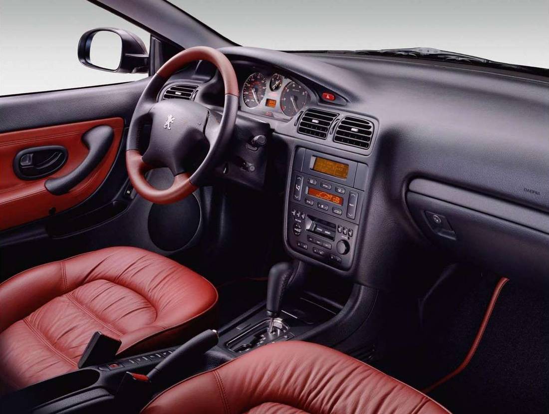 peugeot-406-coupe-interior