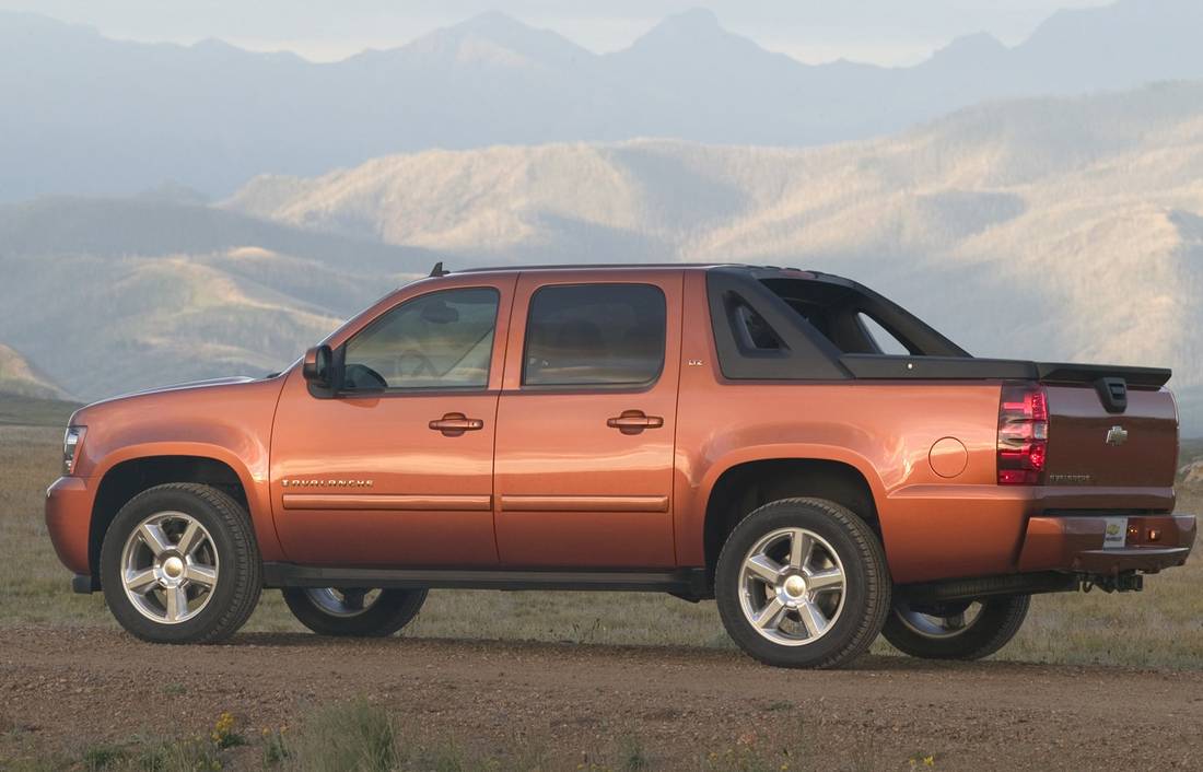 chevrolet-avalanche-side