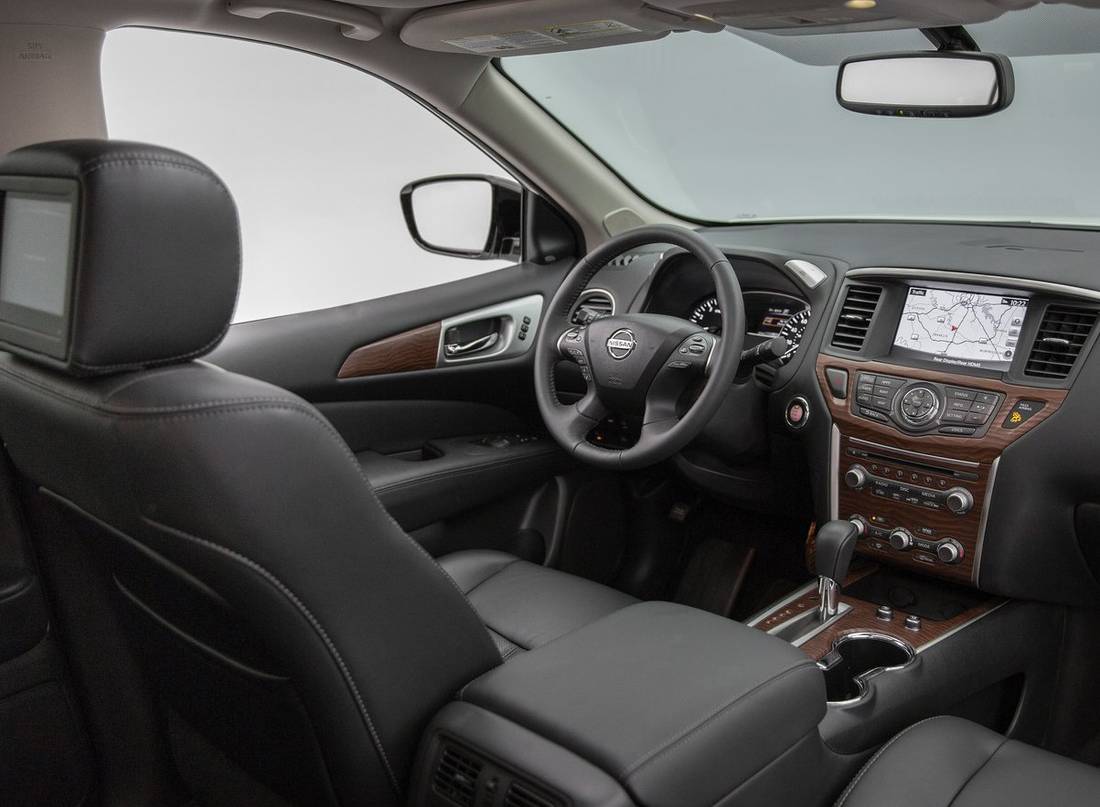 Nissan-Pathfinder-interior