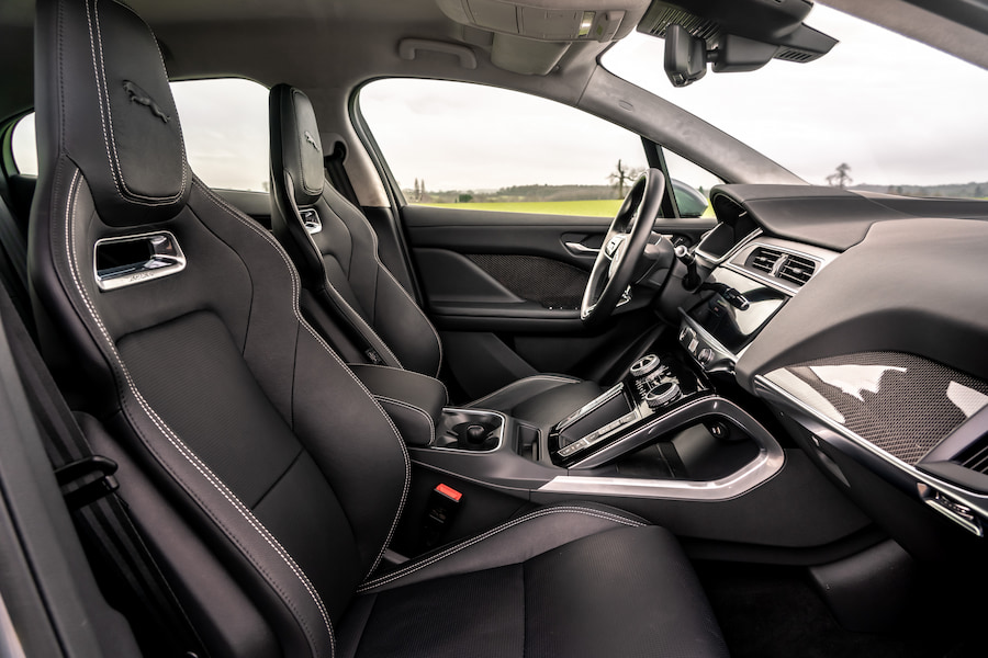 //images.ctfassets.net/uaddx06iwzdz/7LSPOEWBiNfwZdqo1nHbAC/510d155b3e533681b2614ba6abf77877/jaguar-i-pace-frontseats.jpg "Jaguar I-Pace Seats"