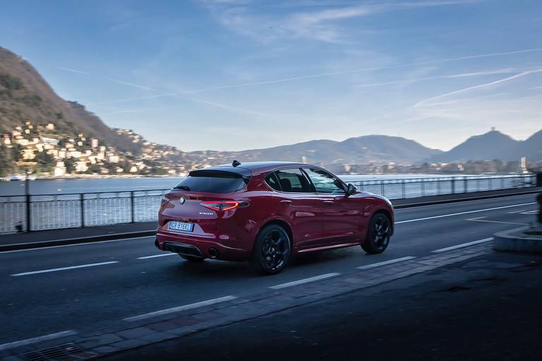 alfa-romeo-stelvio-tributo-italiano-2024-tv-dynamisch