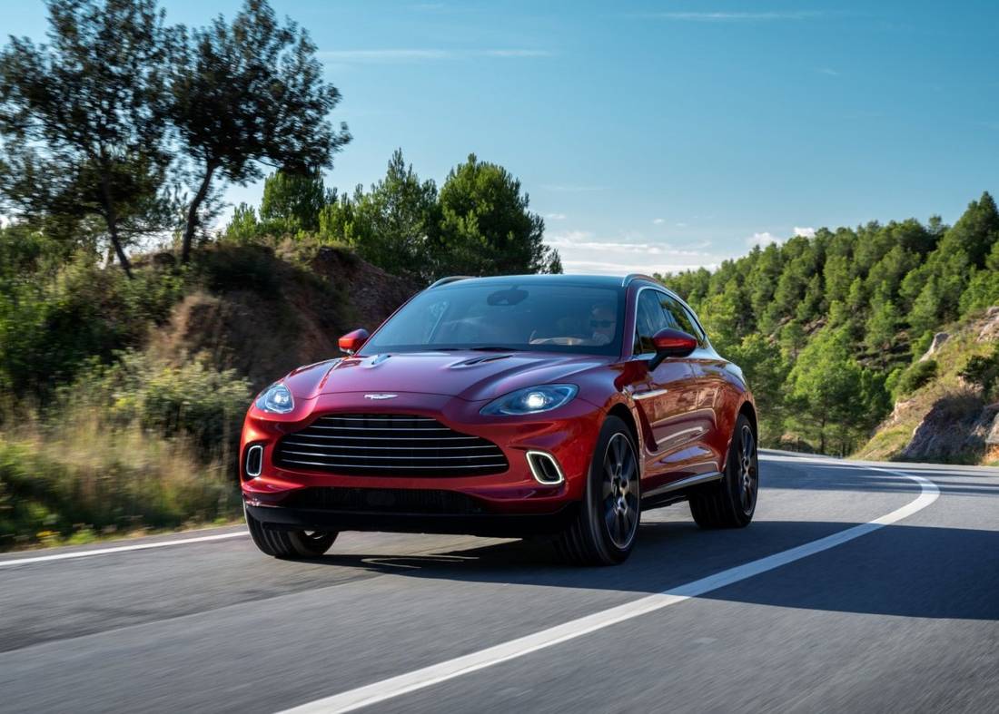 aston-martin-dbx-overview