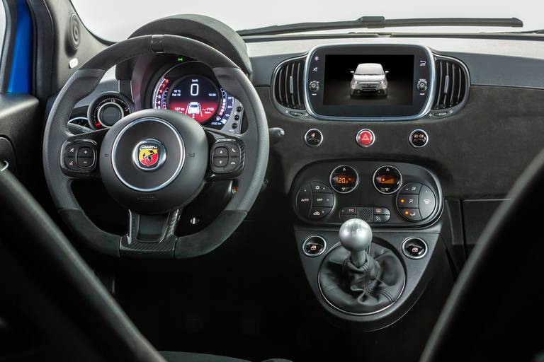 nuova-abarth-595-competizione-interni