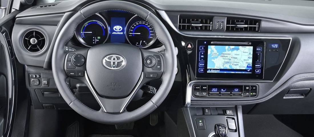 toyota-auris-interieur