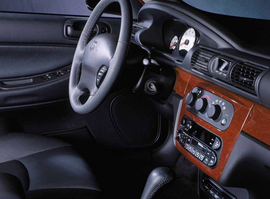 chrysler-stratus-interior