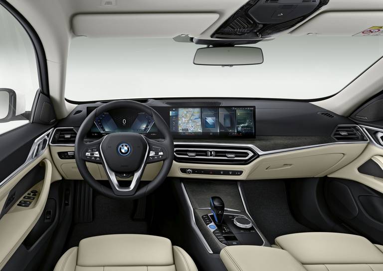 BMW i4 vista guidatore
