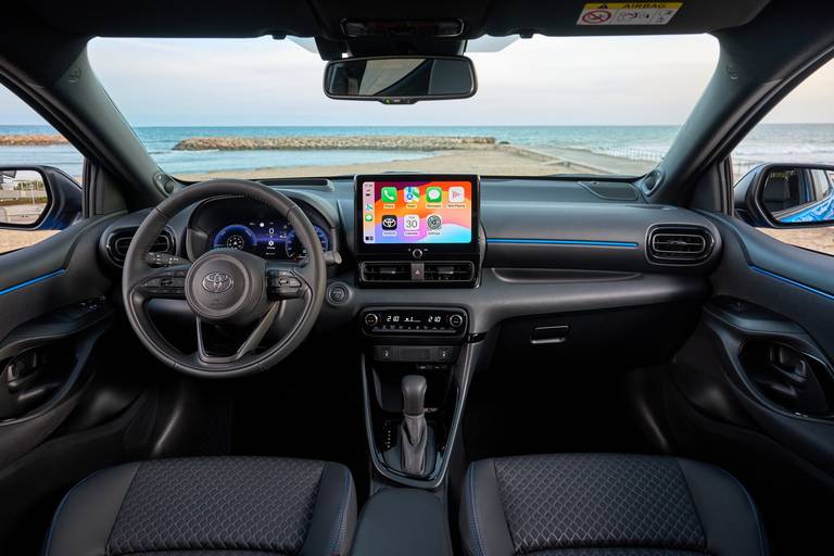 toyota yaris premier edition hybrid 98