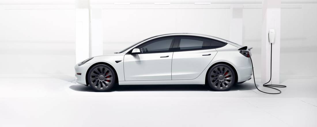 Tesla Model 3 con incentivi scende il prezzo grazie all-ecobonus 2023 01