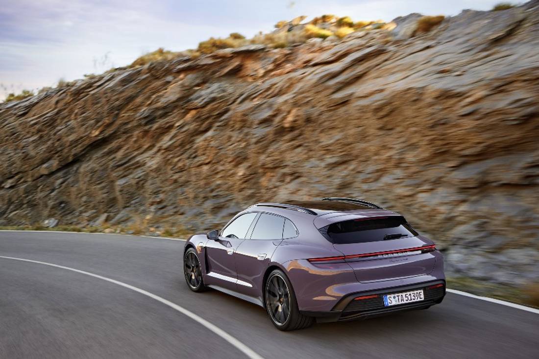porsche-taycan-2024