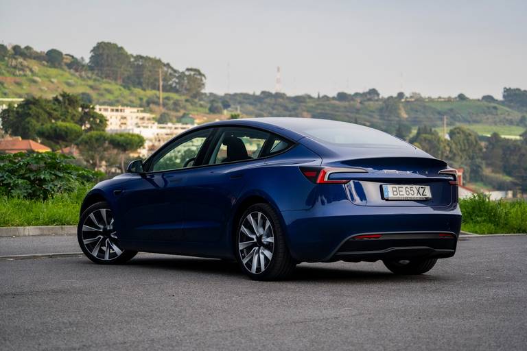 tesla model 3 986