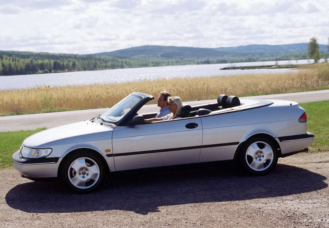 saab-900-cabrio-white-side