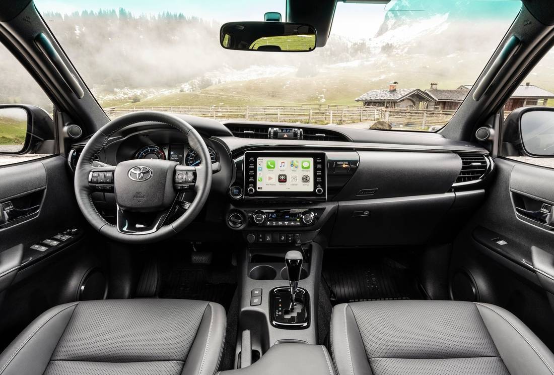 toyota-hilux-interior