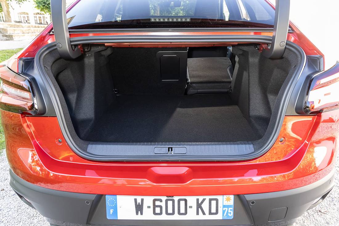Citroën Ë-C4 X (2023) boot