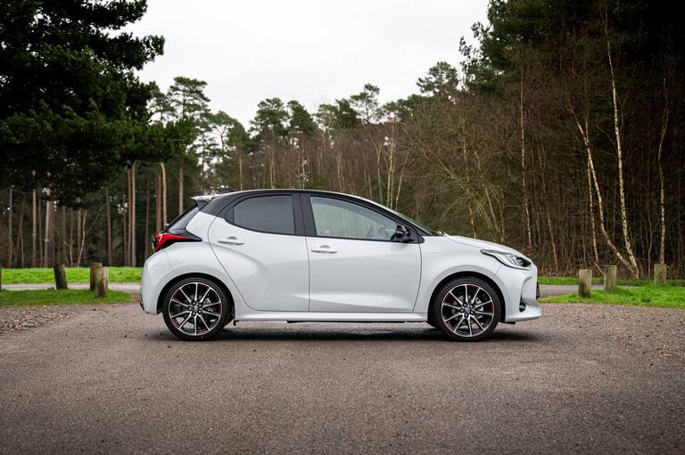 toyota yaris gr sport hybrid 823