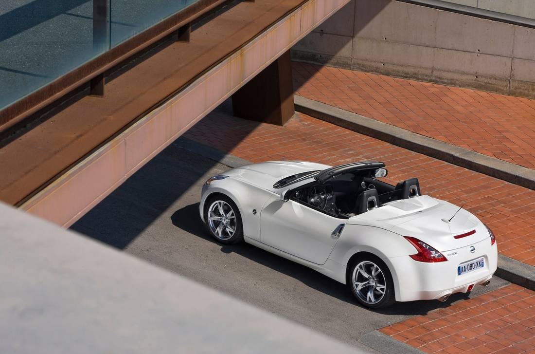 nissan-370z-roadster-overview