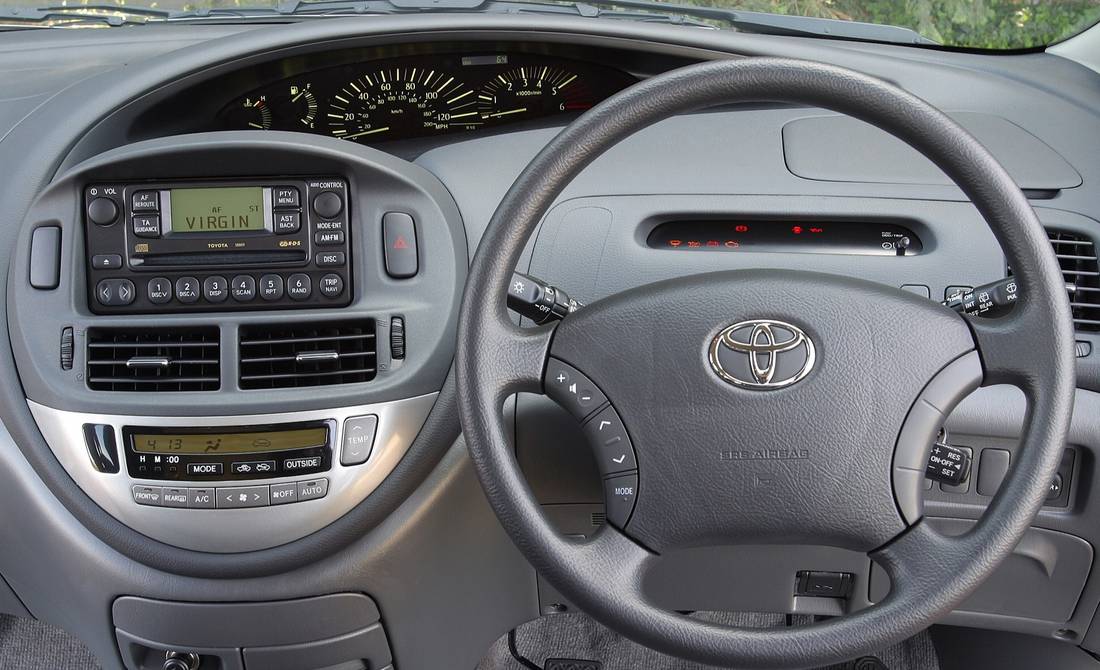 toyota-previa-interior