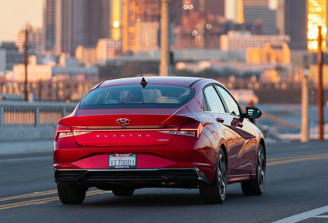 hyundai-elantra-back