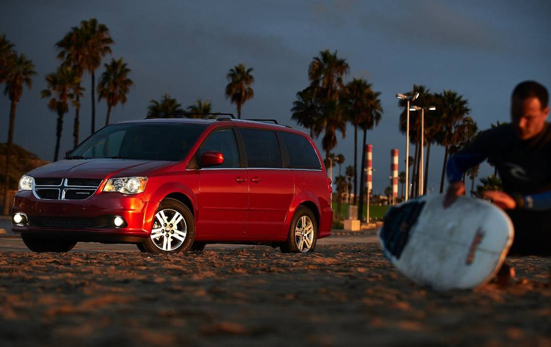 dodge-grand-caravan-side