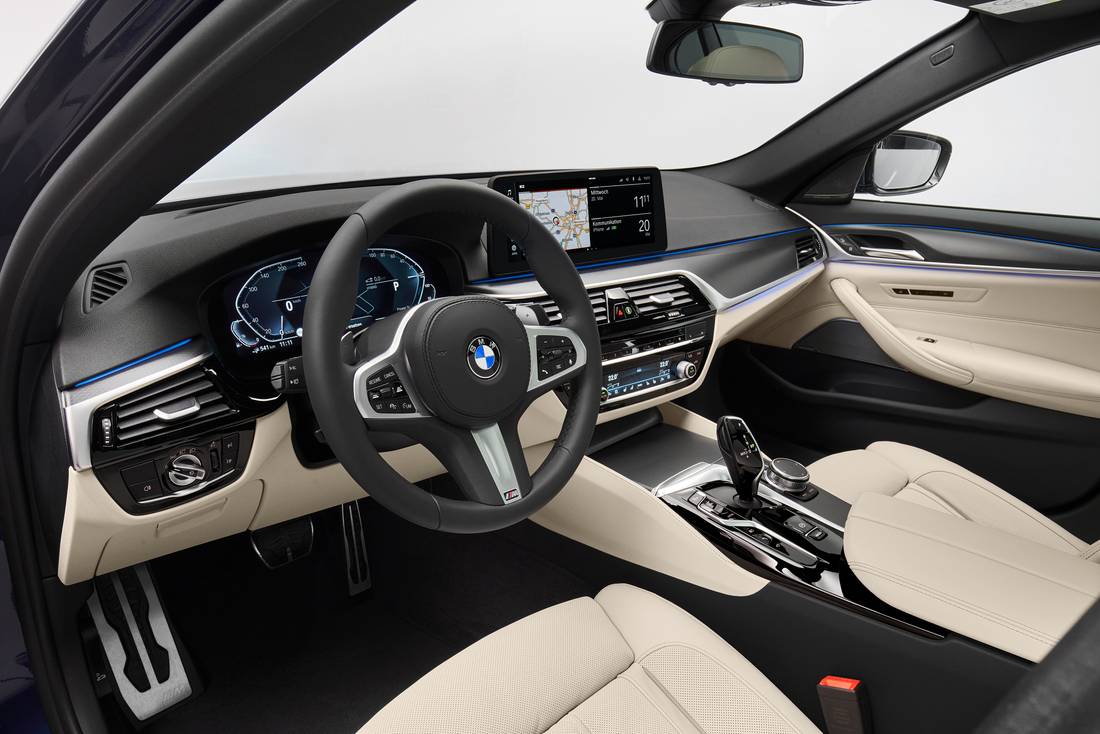 bmw-530e-xdrive-limousine-interieur