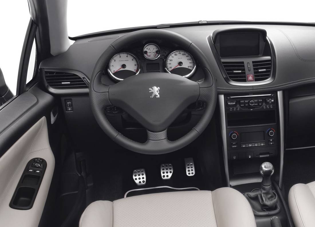 peugeot-207-cc-interior