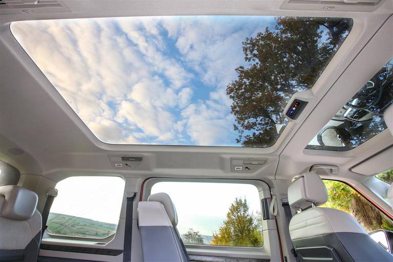 Nuovo Volkswagen Multivan - interni tetto in vetro