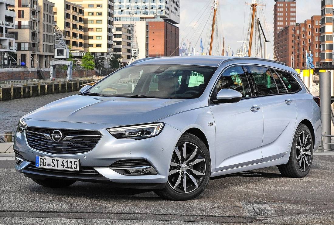 opel-insignia-sports-tourer-front