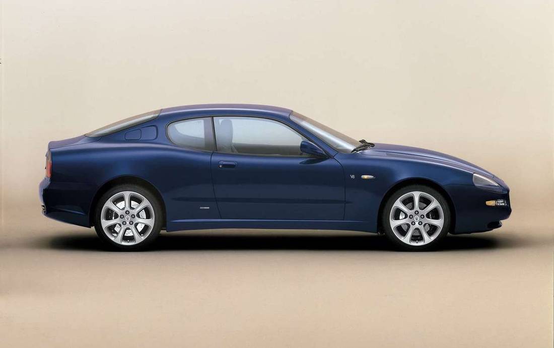 maserati-coupe-side