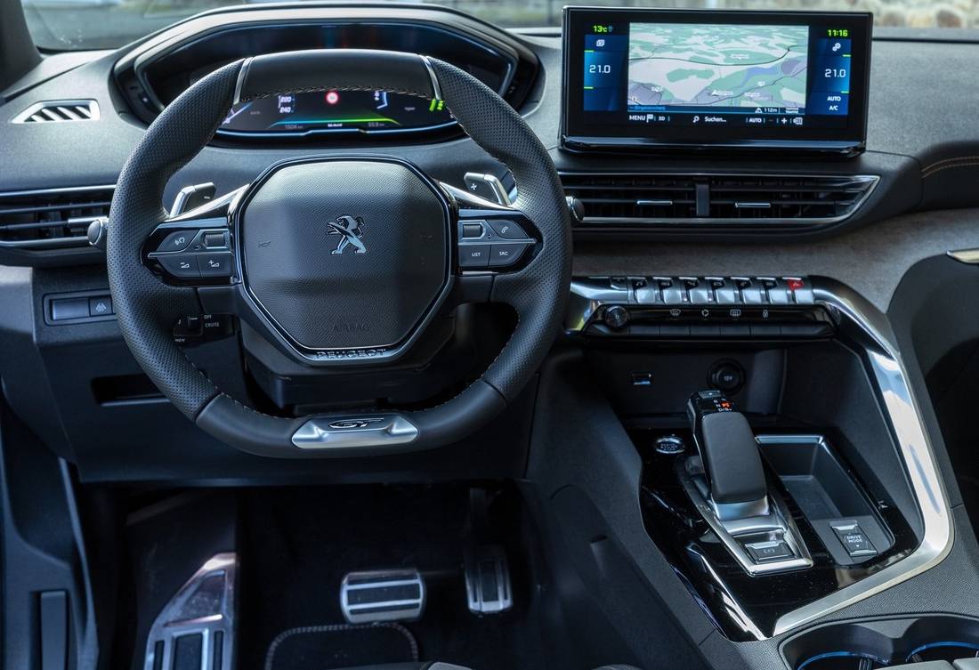Peugeot 3008 dimensioni, interni, motori, prezzi e concorrenti