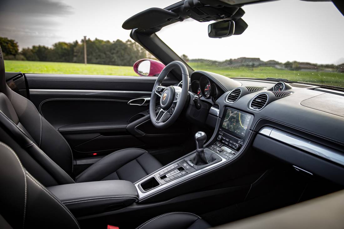 Porsche-718-Boxster-Style-Edition-Cockpit