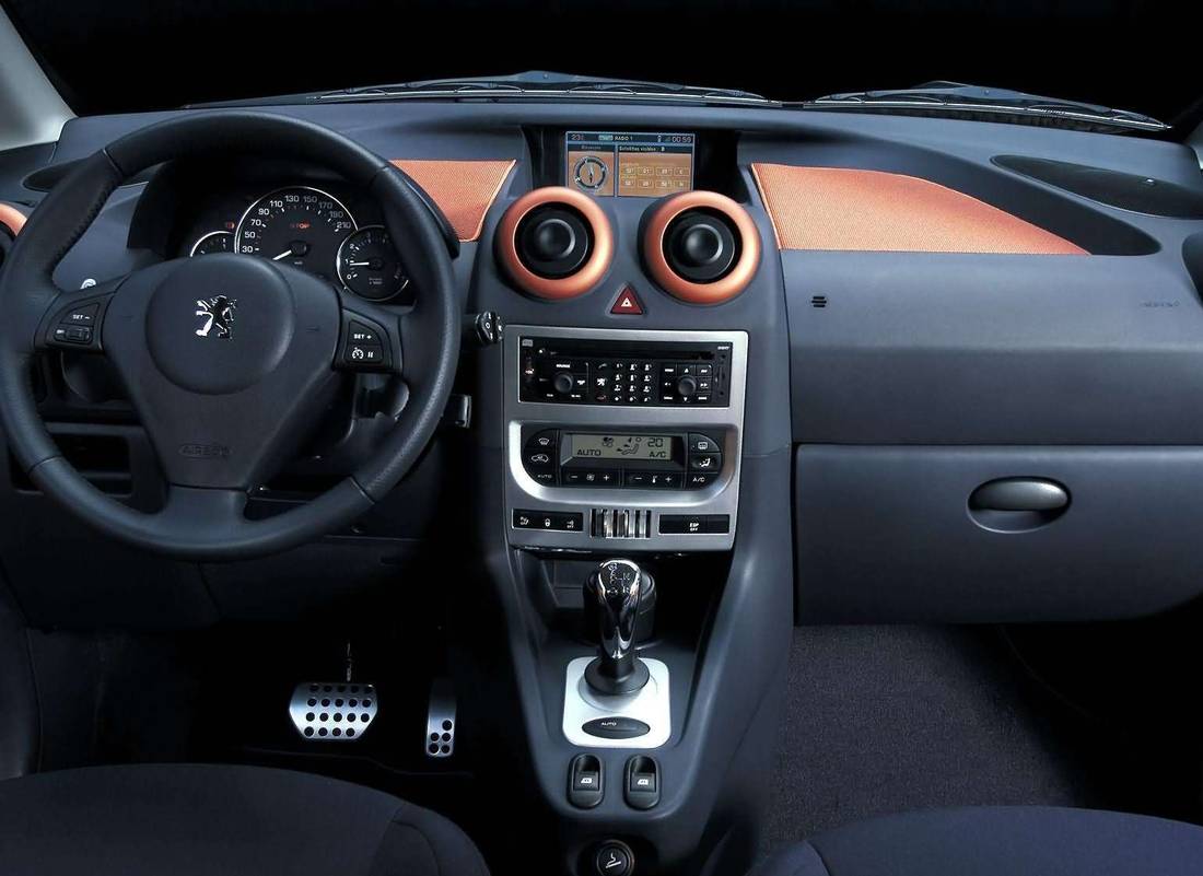 peugeot-1007-interior