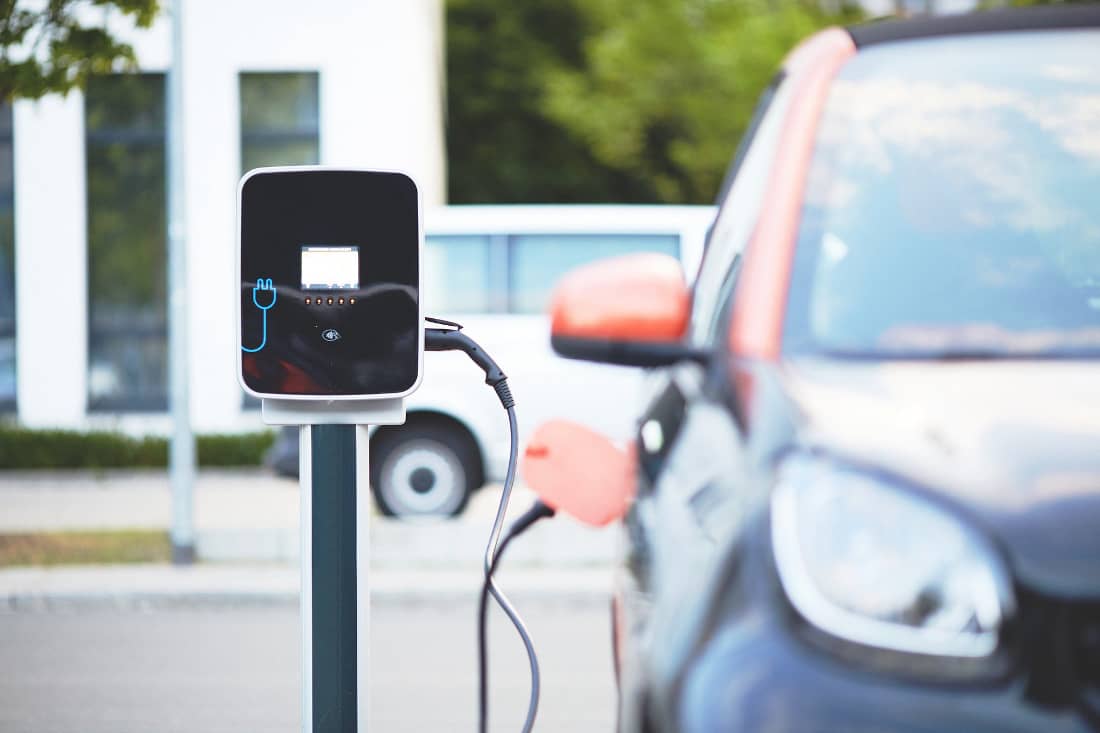 La Smart fortwo EQ Cabrio è una delle piccole auto elettriche più trendy.