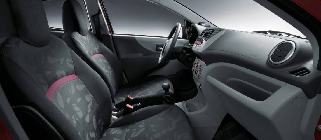 suzuki-alto-seats