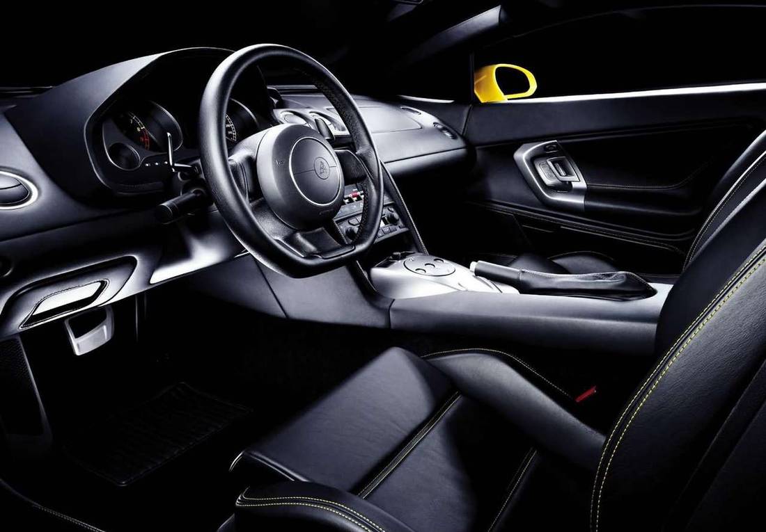 Lamborghini-Gallardo-interior