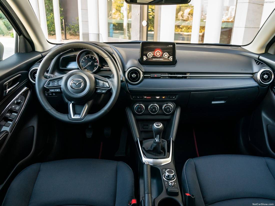 Mazda 2 Hybrid: dimensioni, interni, motori, prezzi e concorrenti -  AutoScout24