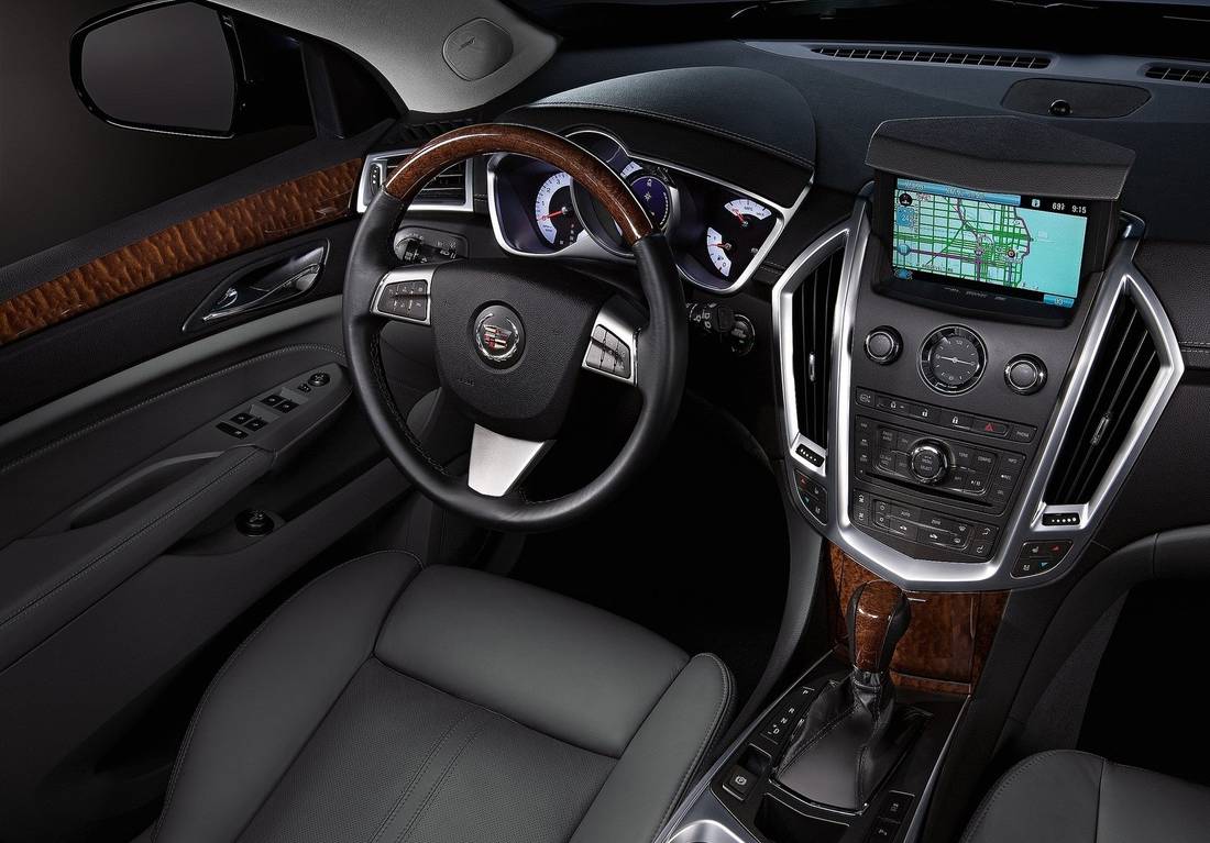 cadillac-srx-2010-interior