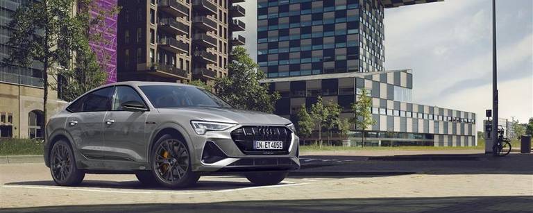 Audi e-tron S line black edition auto elettrica