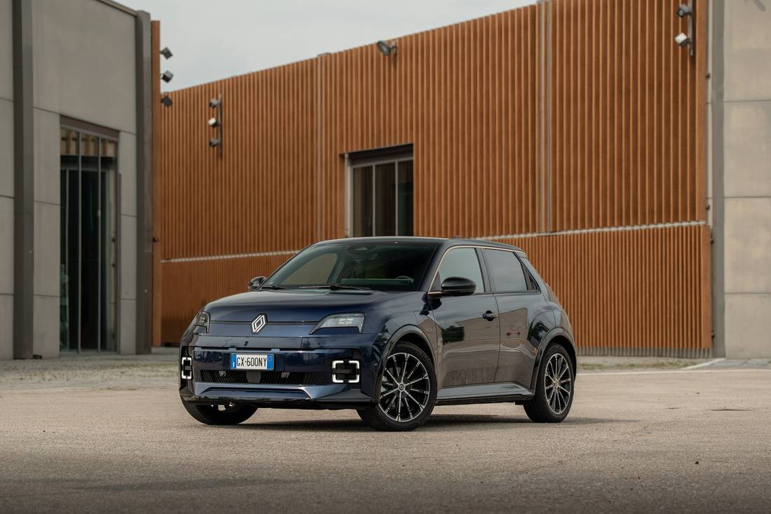 Prova Renault 5 E-Tech: l'elettrica che piace, ma come si guida?