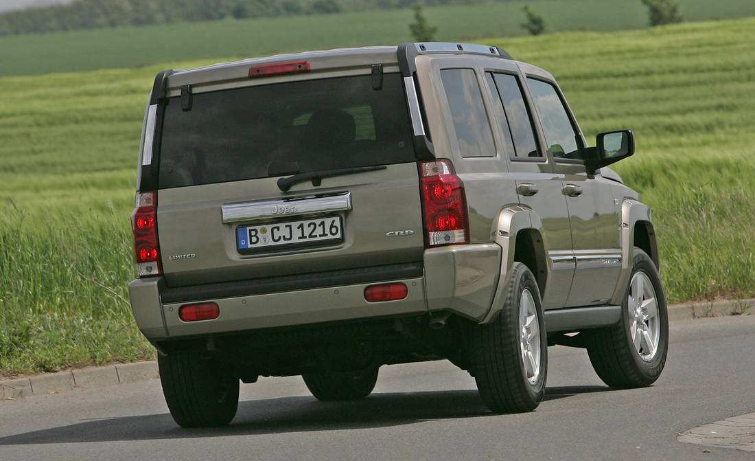 jeep-commander-back