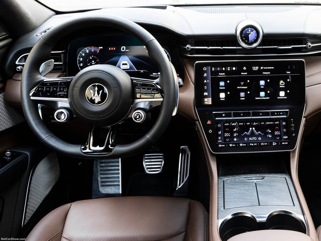 Maserati-Grecale-cockpit