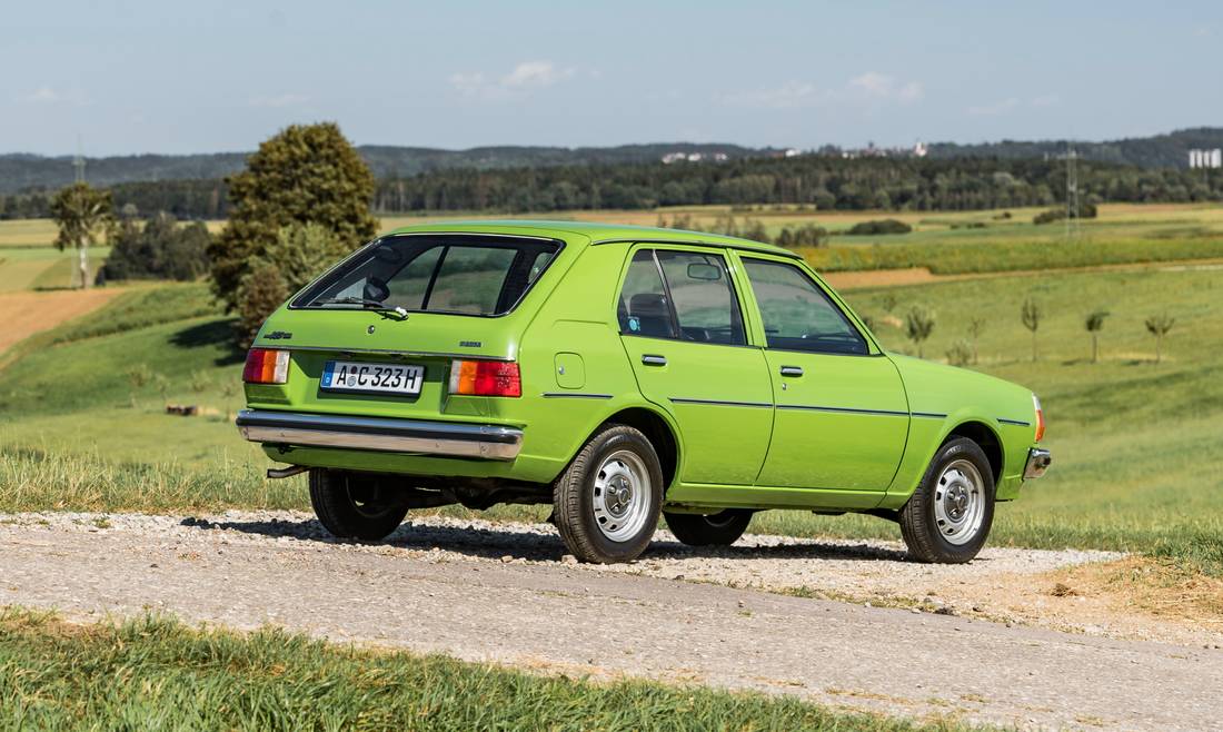 mazda-323-back