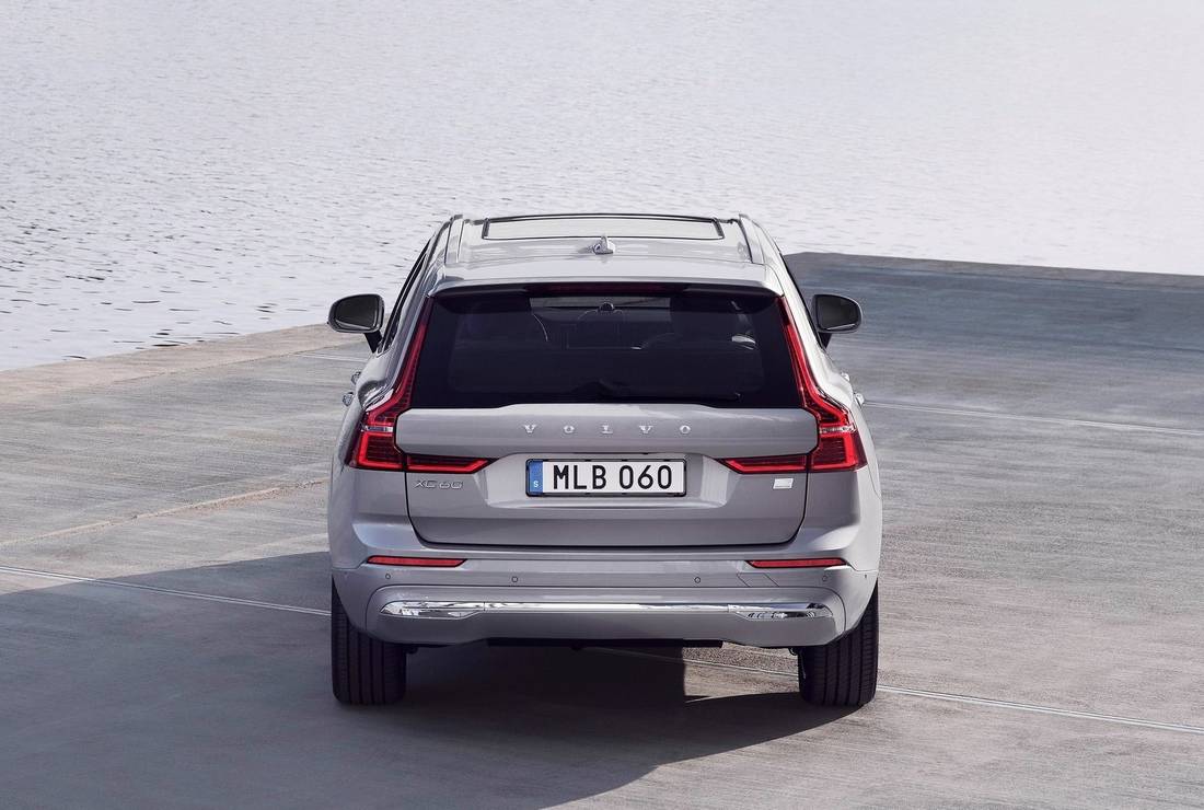 volvo-xc-60-back