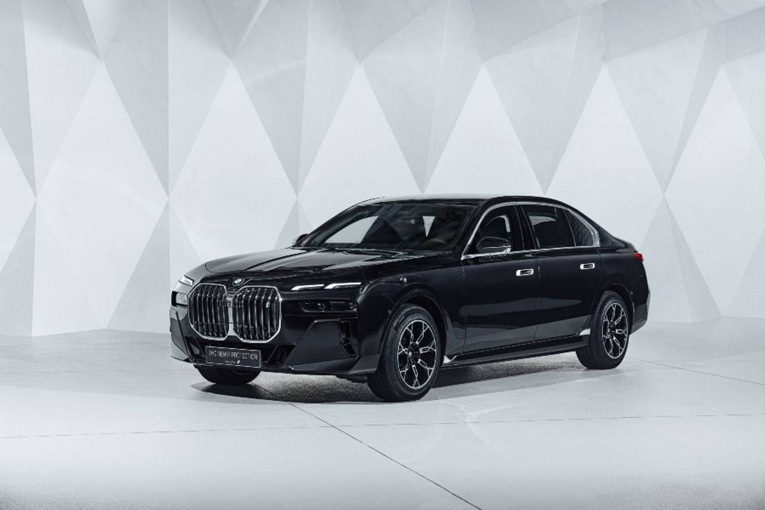 BMW i7