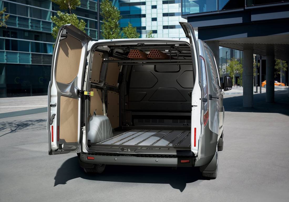 ford-transit-custom-trunk