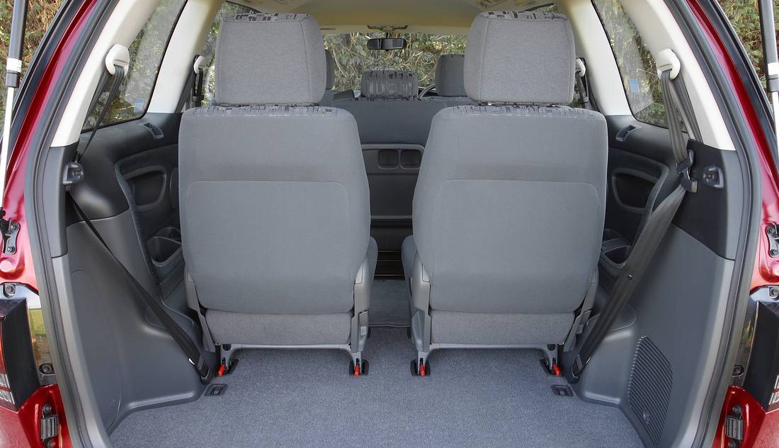 toyota-previa-seats