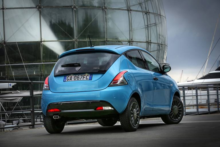 LANCIA Ypsilon hybrid ECOCHIC Retro
