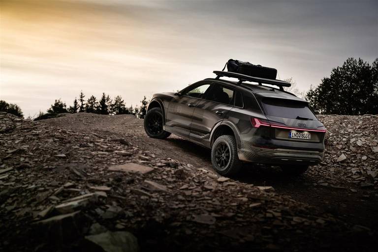 media-Audi Q8 e-tron edition Dakar --- VGI U.O. Responsabile VA-5 Data di Creazione 02.01.2024 Classe 9.1 009