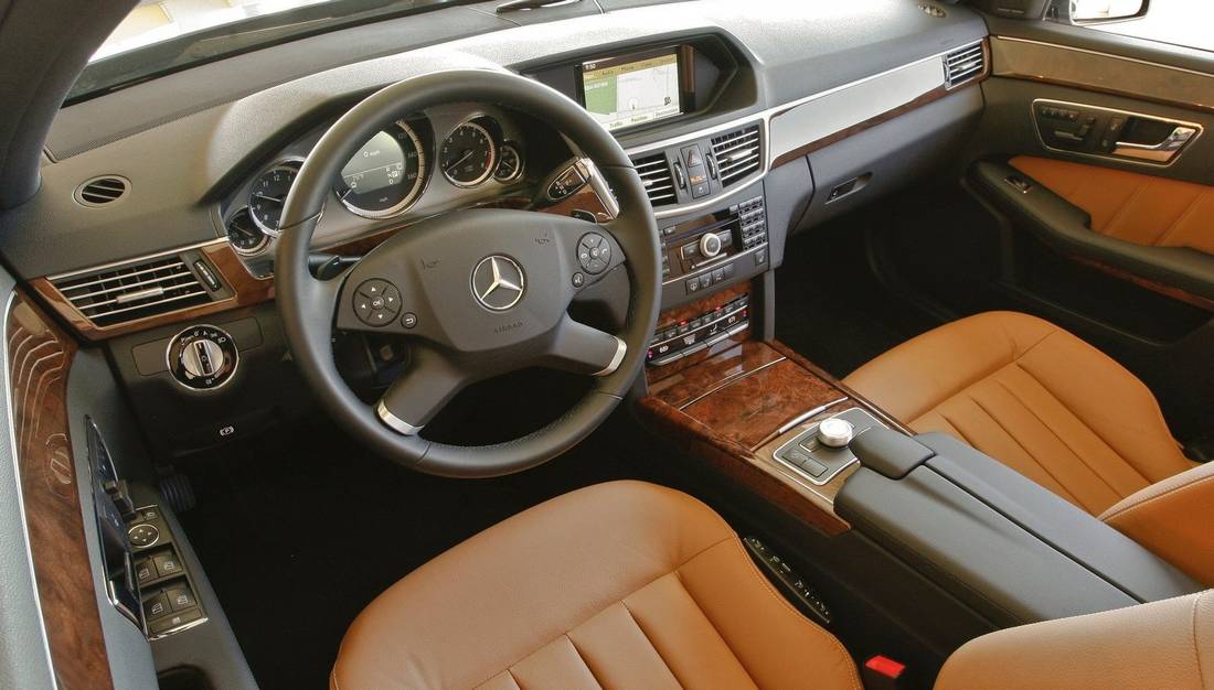 mercedes-benz-350-interior