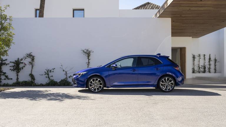 2023-corolla-hatchback-dpl-03