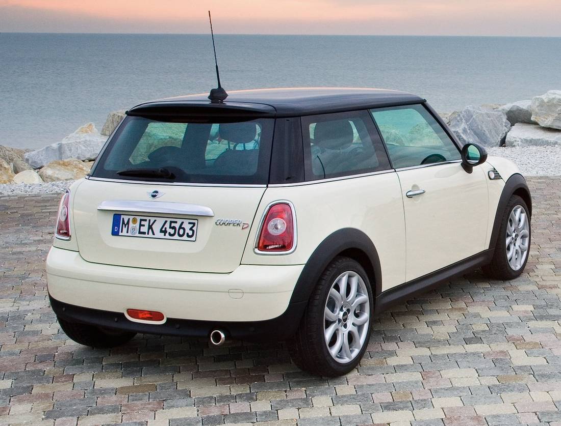 mini-cooper-d-back