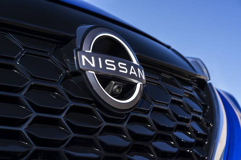 nissan-juke-hybrid-blue-detail-001-jpg